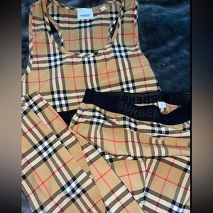 Burberry legging sports bra set